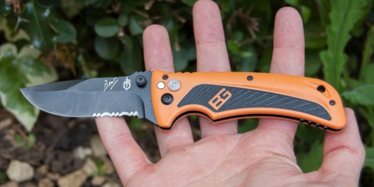 Bear Grylls AO Knife Review