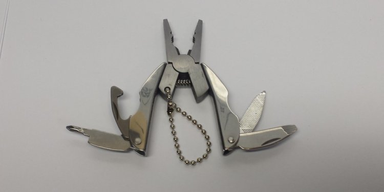 Pocket knife with pliers