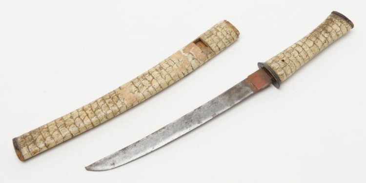 2 Japanese short swords or