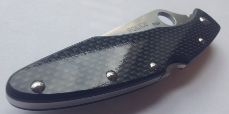 SOLD: Spyderco Carbon Fiber