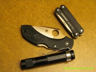 Spyderco Dragonfly 2 FRN Pocket Knife, shown with Leatherman Squirt PS4 and Fenix LD01 AAA flashlight