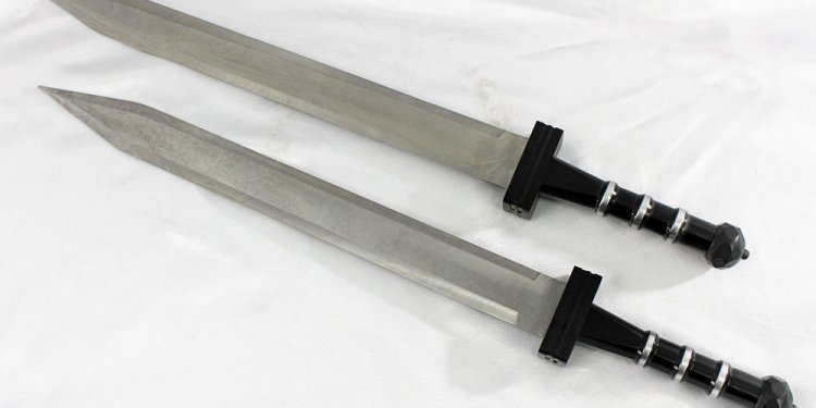 Set -- 2 Steel Swords +