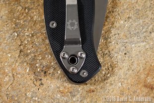 spyderco-tenacious-lanyard-hole